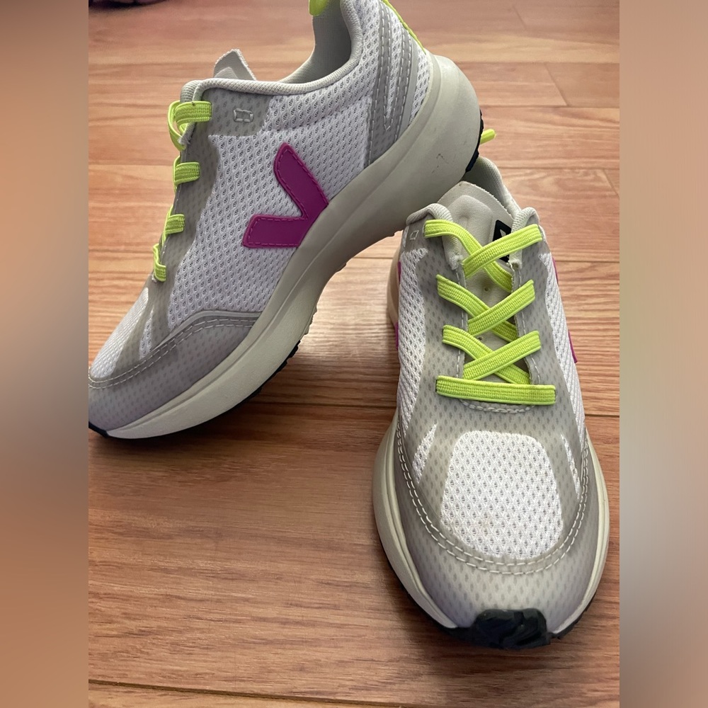 Kid’s Veja Trainers